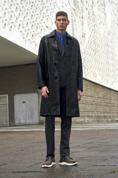 Look 37